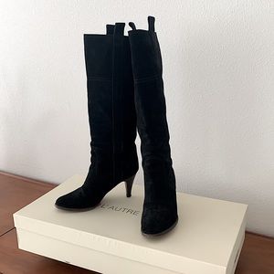 Gently worn in good condition knee high pull on boots